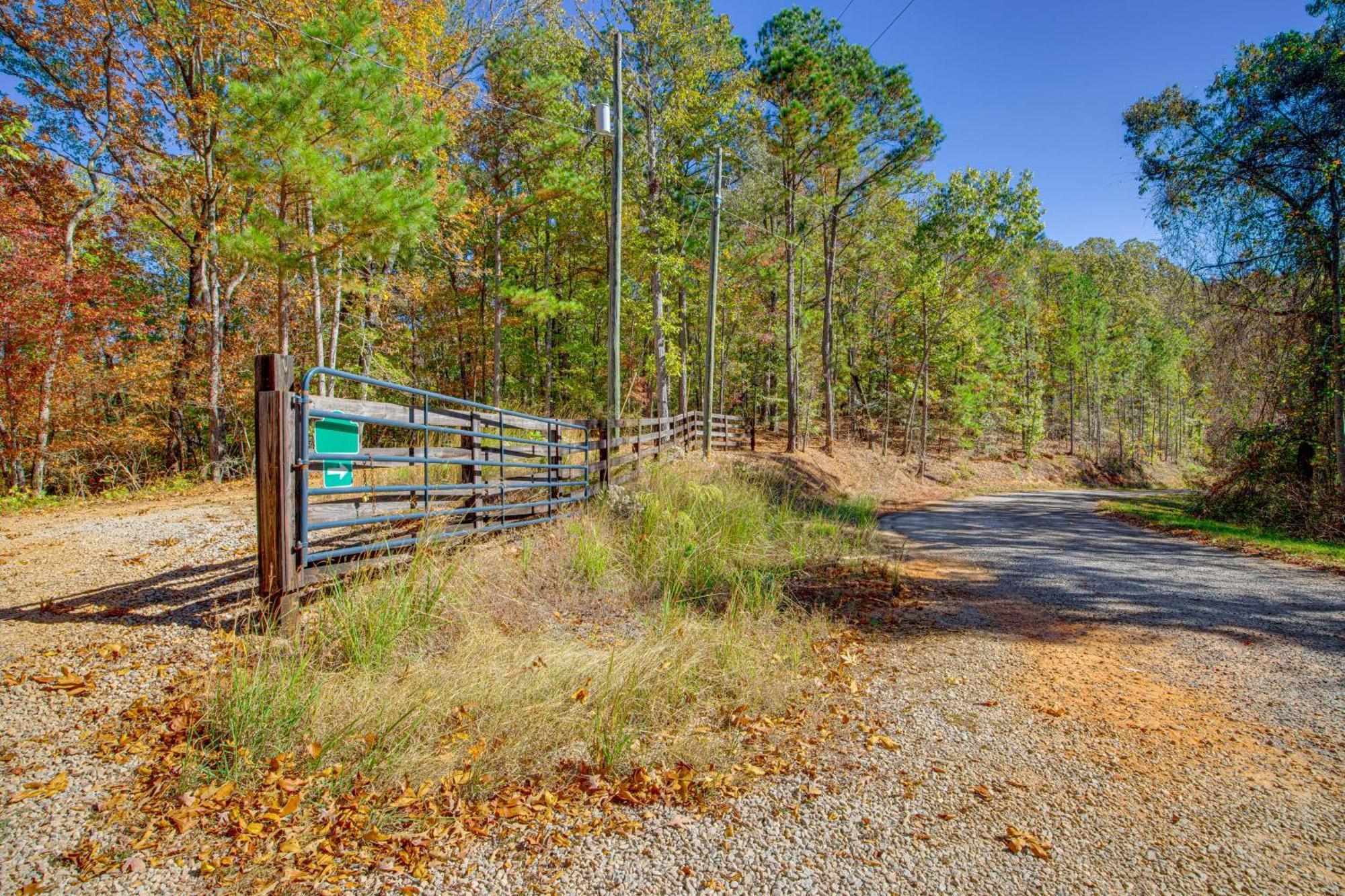 Secluded Tallassee Cabin With Fire Pit And Porch! Ngoại thất bức ảnh