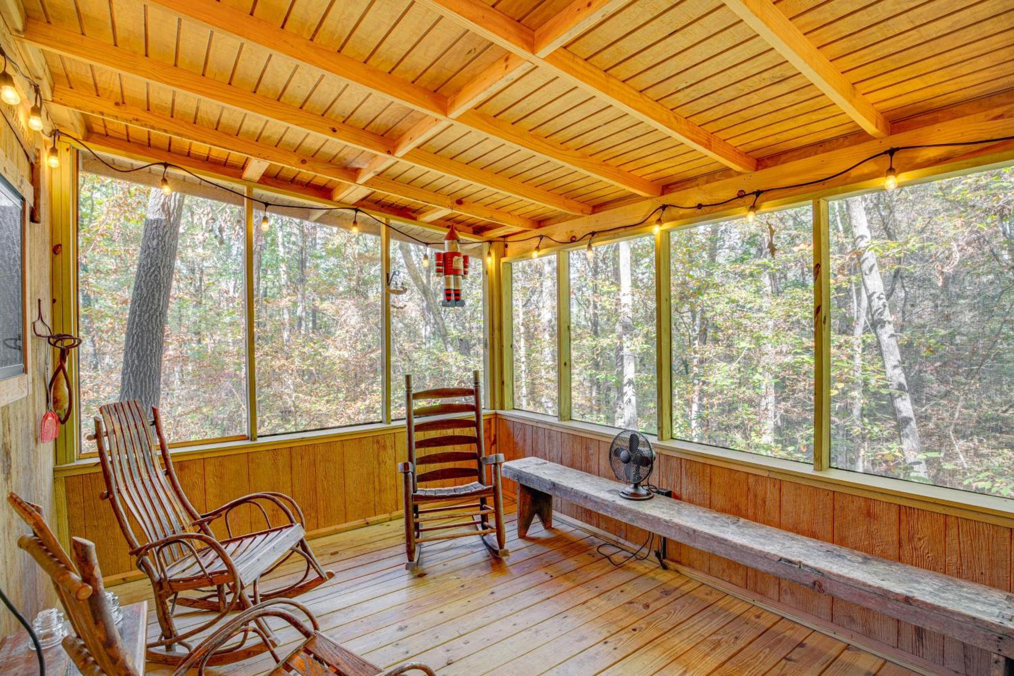 Secluded Tallassee Cabin With Fire Pit And Porch! Ngoại thất bức ảnh