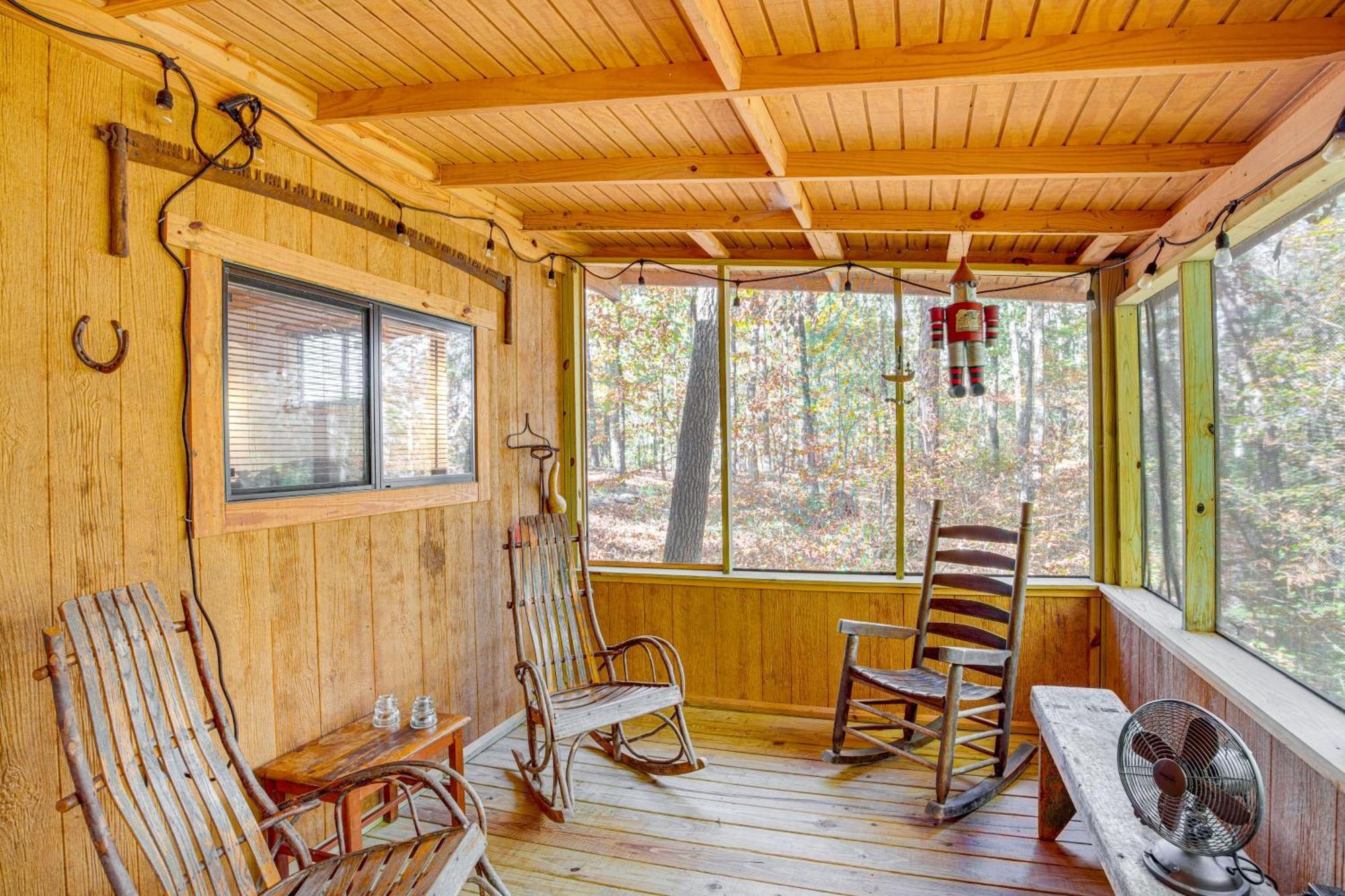 Secluded Tallassee Cabin With Fire Pit And Porch! Ngoại thất bức ảnh