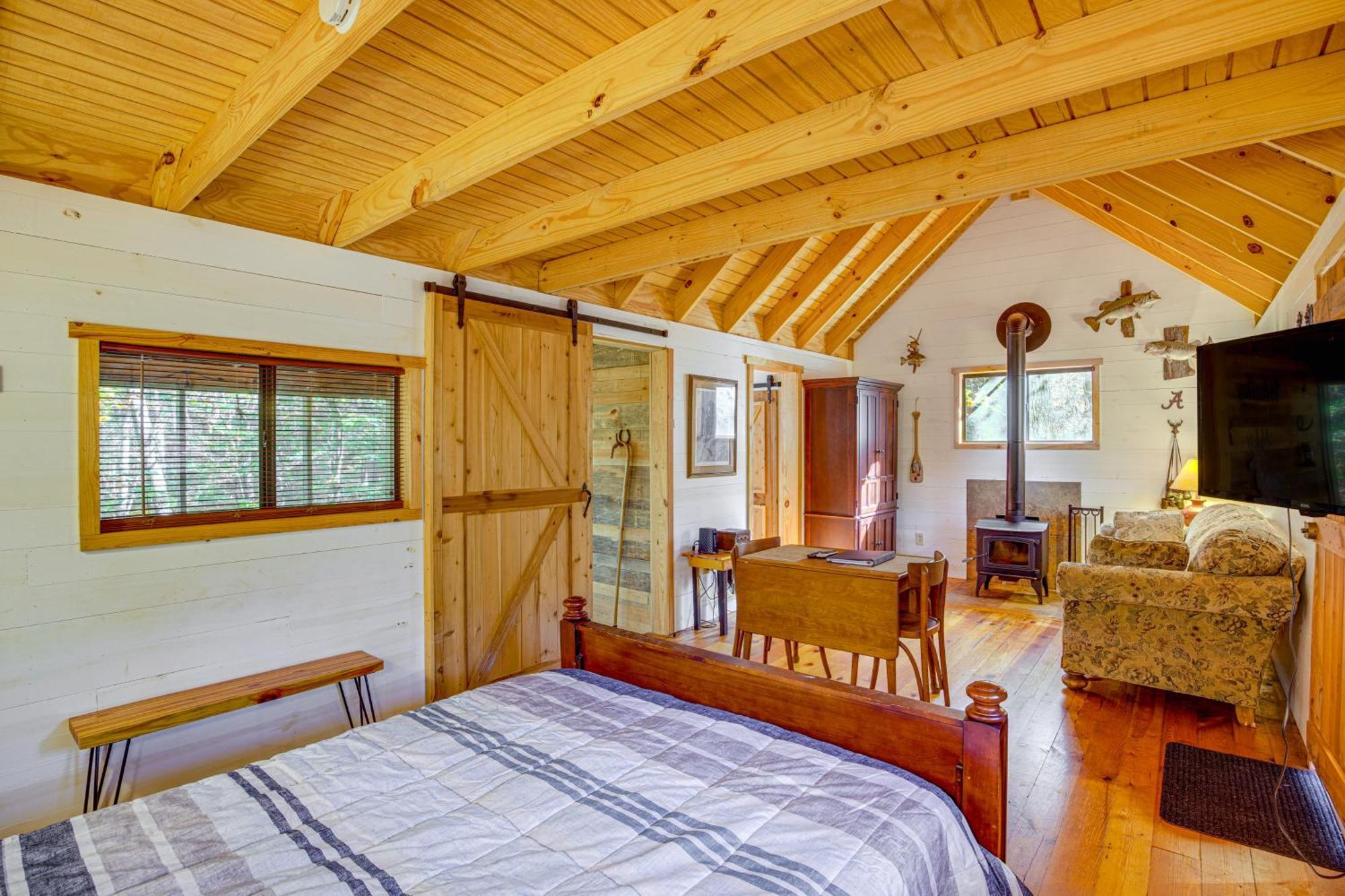 Secluded Tallassee Cabin With Fire Pit And Porch! Ngoại thất bức ảnh